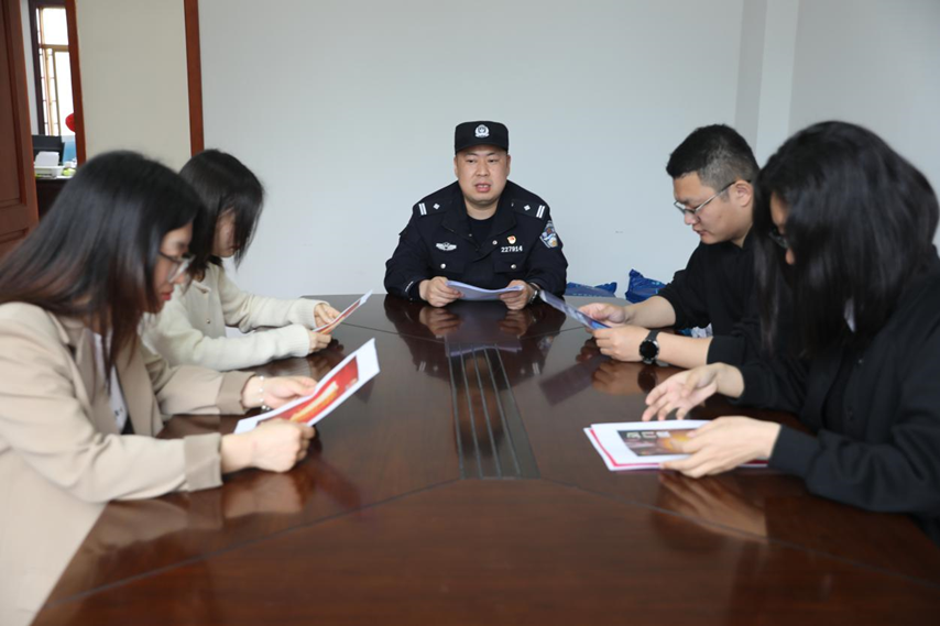 護企進行時！徐霞客派出所開展國家安全教育、打擊網(wǎng)絡(luò)謠言宣傳進企業(yè)活動.